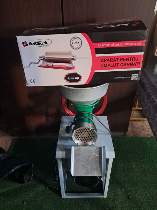 Masina de tocat si aparat de carnat