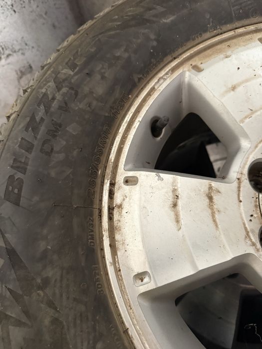 Тойота продавам два комплекта  джанти от Тойота Такома 17 и 16 цола