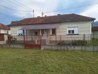Casa,anexe,livada