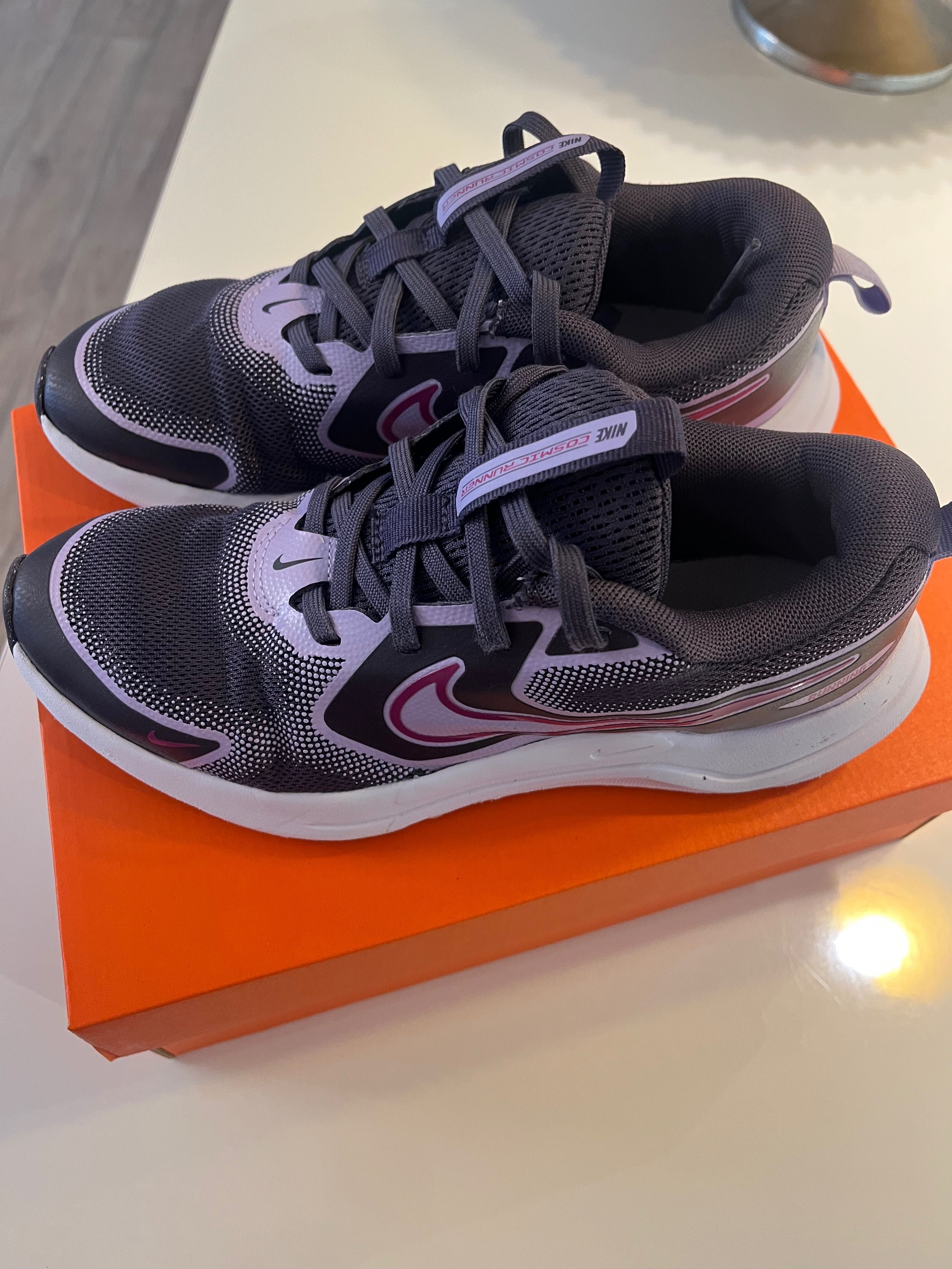 Маратонки NIKE за момиче