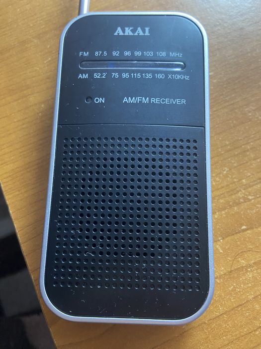Vind aparat de radio Akai nou
