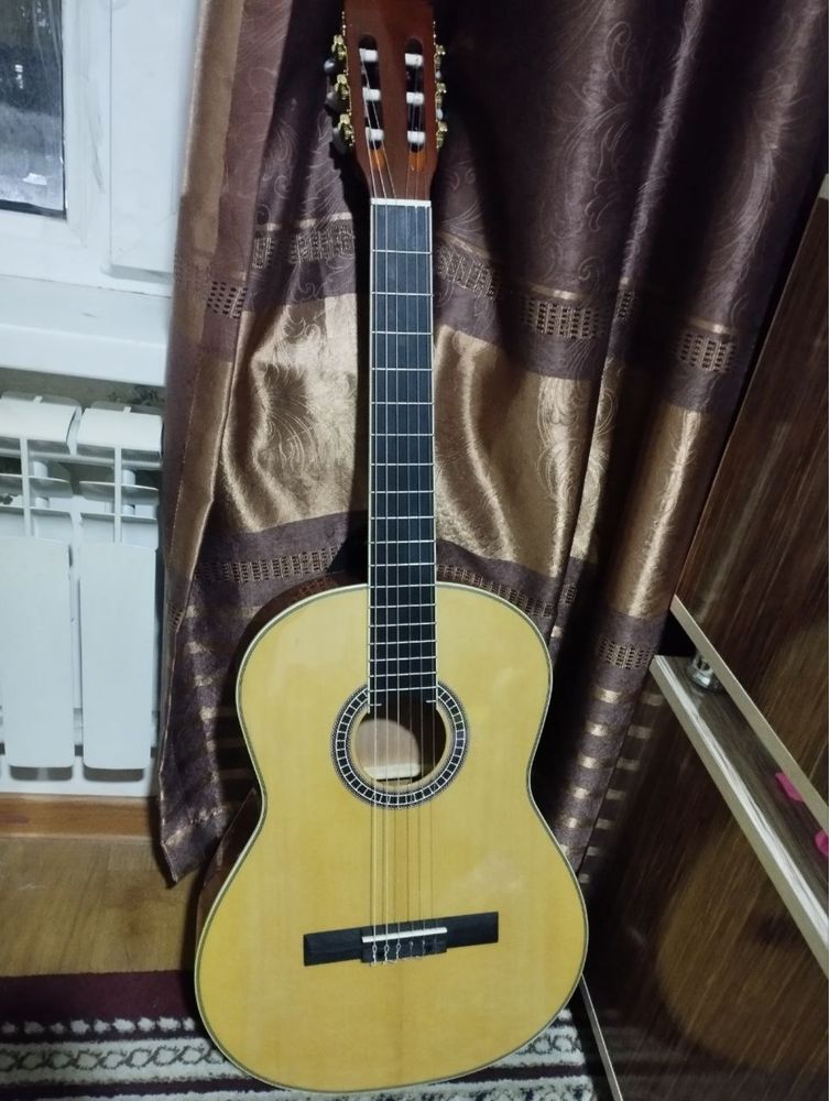 Gitara sotiladi yangi olingan ishlatilmagan hamma narsasi bor