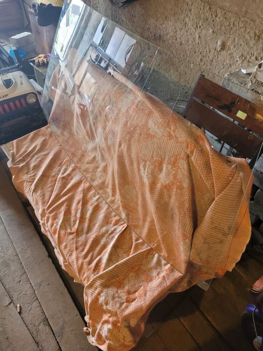 Лобовое стекло Volkswagen.