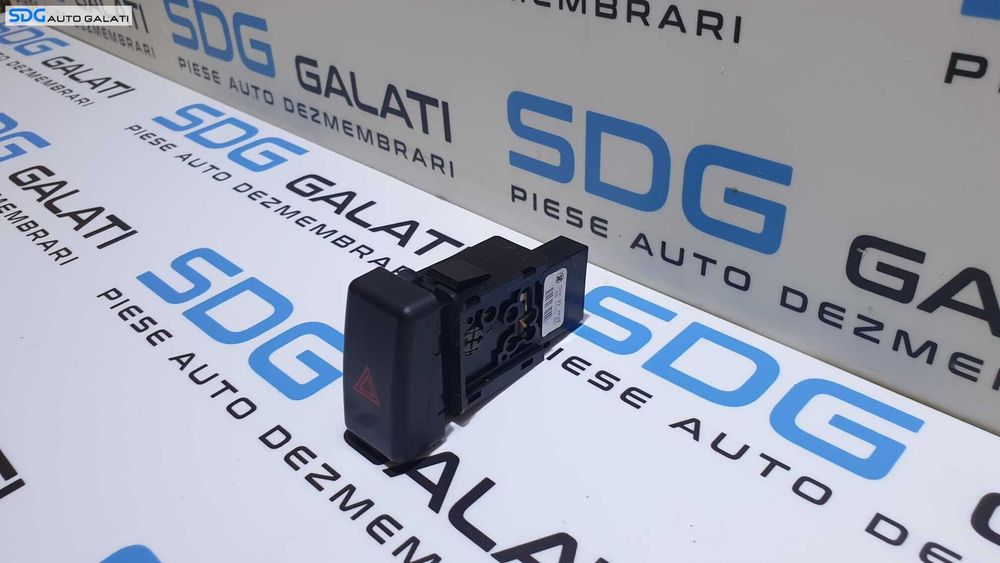 Buton Butoane Releu Avarii Avarie Comutator Lumini Consola Centrala Bord Mazda 3 2003 - 2009 Cod BP4K664H0 BP4K-664H0 03750330