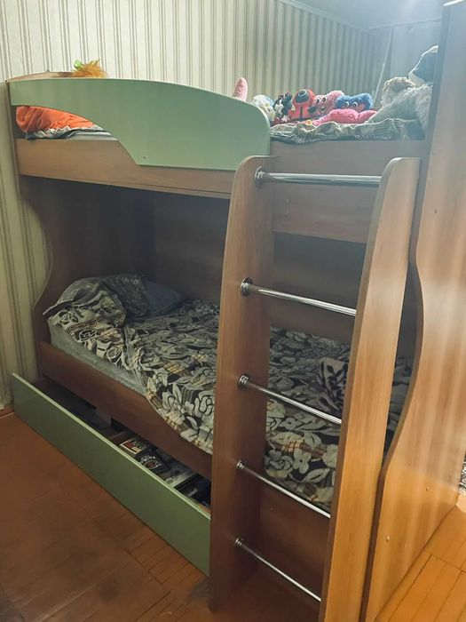 продам кровать  2 яруса