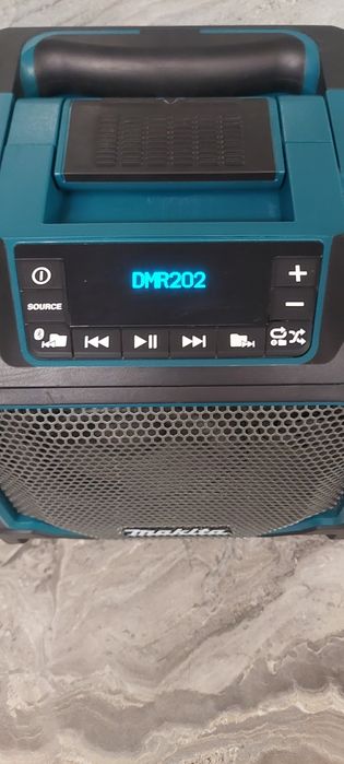 Vind Boxa cu Bluethoot  Makita DMR 202 + Acumulator 6Ap 18V Makita Nou