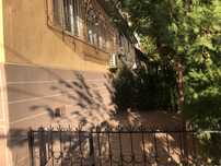 продается Юнусабад , квартира 2в3 /1/4 вдоль дороги под бизнес