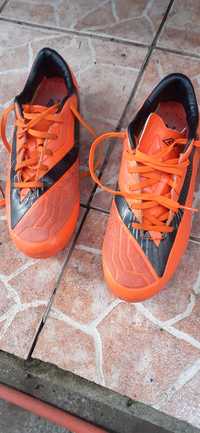 Спортни футболни  обувки