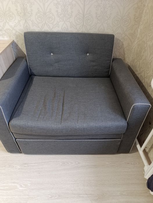 Срочно продам кресло раскладное в хорошем состоянии.