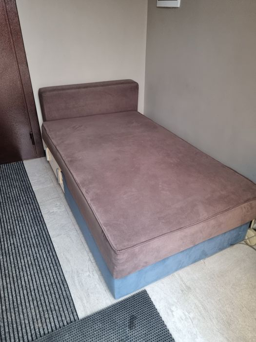 Тахта б.у. В хорошем состоянии, чистая