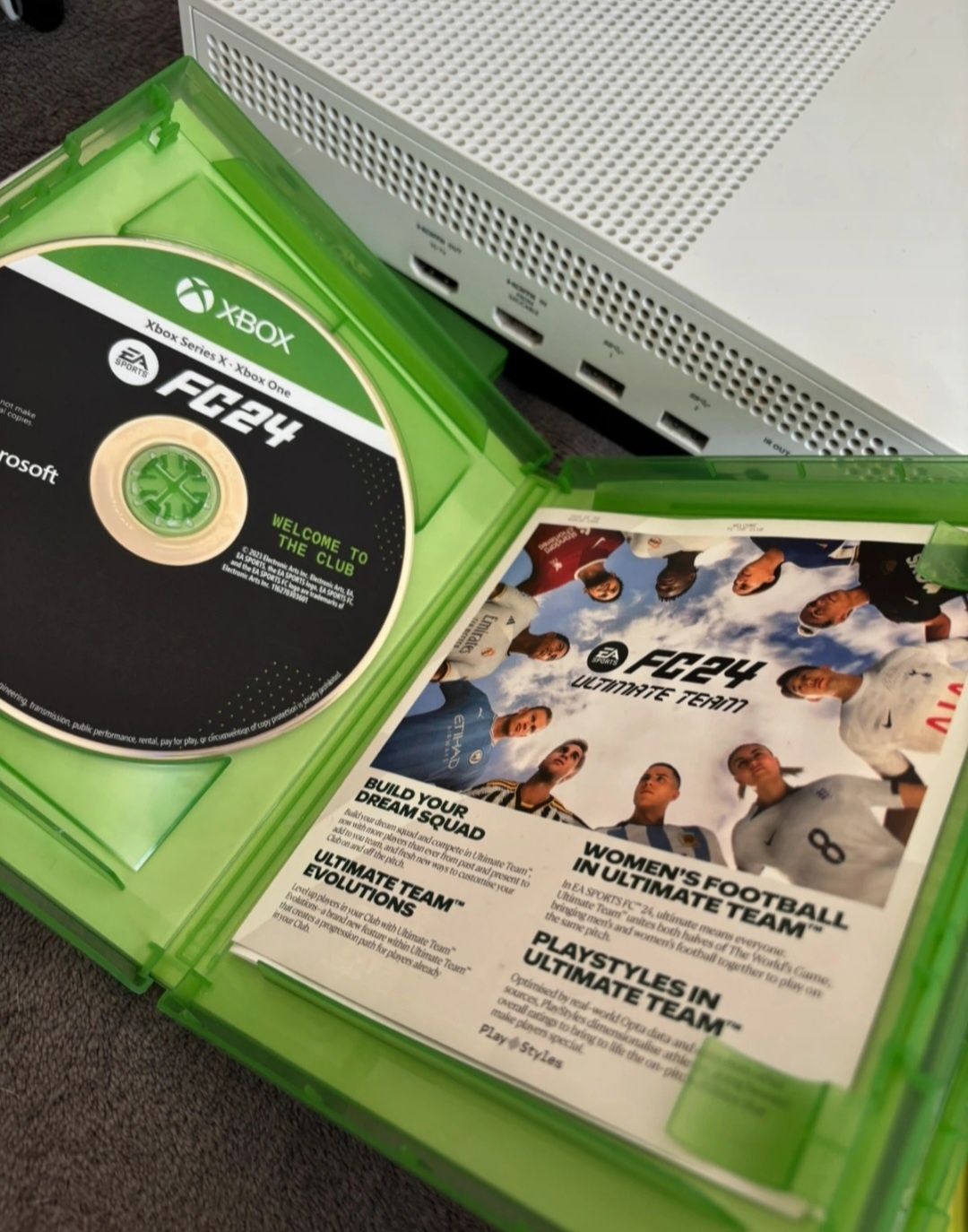 Vând Xbox One S 1 TB