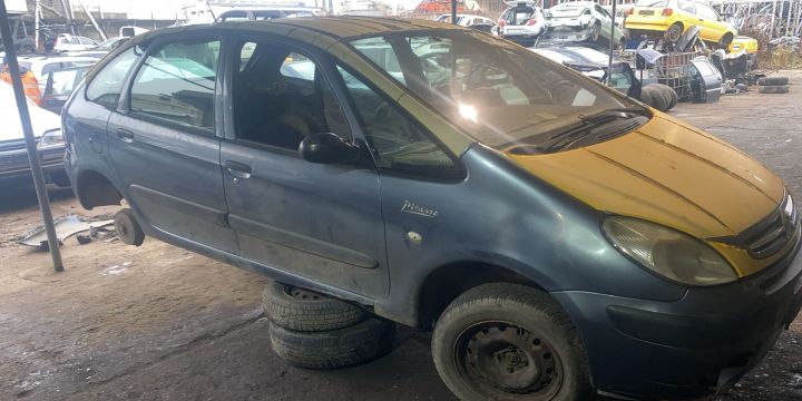 Far stanga Citroen Xsara Picasso prima generatie (facelift)