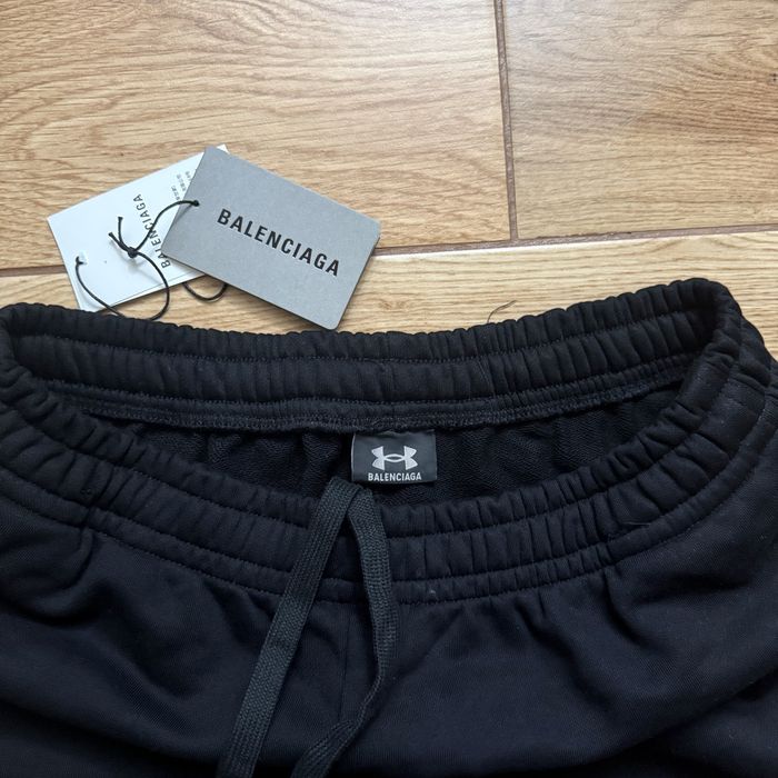 Pantaloni Balenciaga x Under Armour