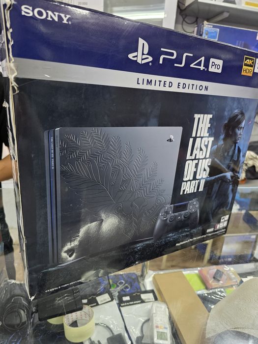 Продается игровой консол Sony Playstation 4 PRO 1202 взломанные версия