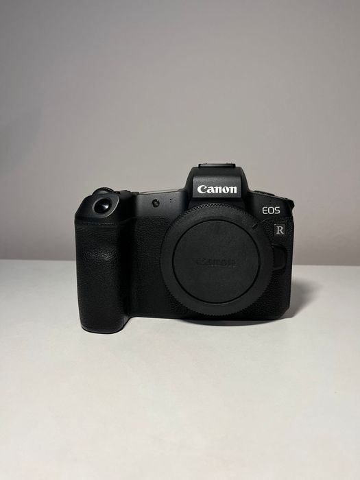 Canon EOS R cu 2 obiective