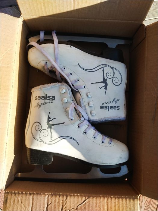 Продам коньки женские