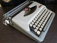 Mașină de scris royal gata pentru lucru