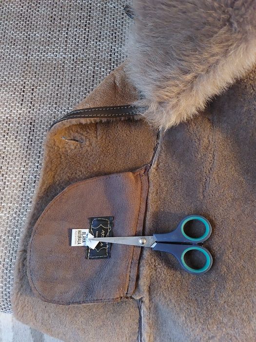 Cojoc nou cu eticheta,model  foarte frumos, usor si comod