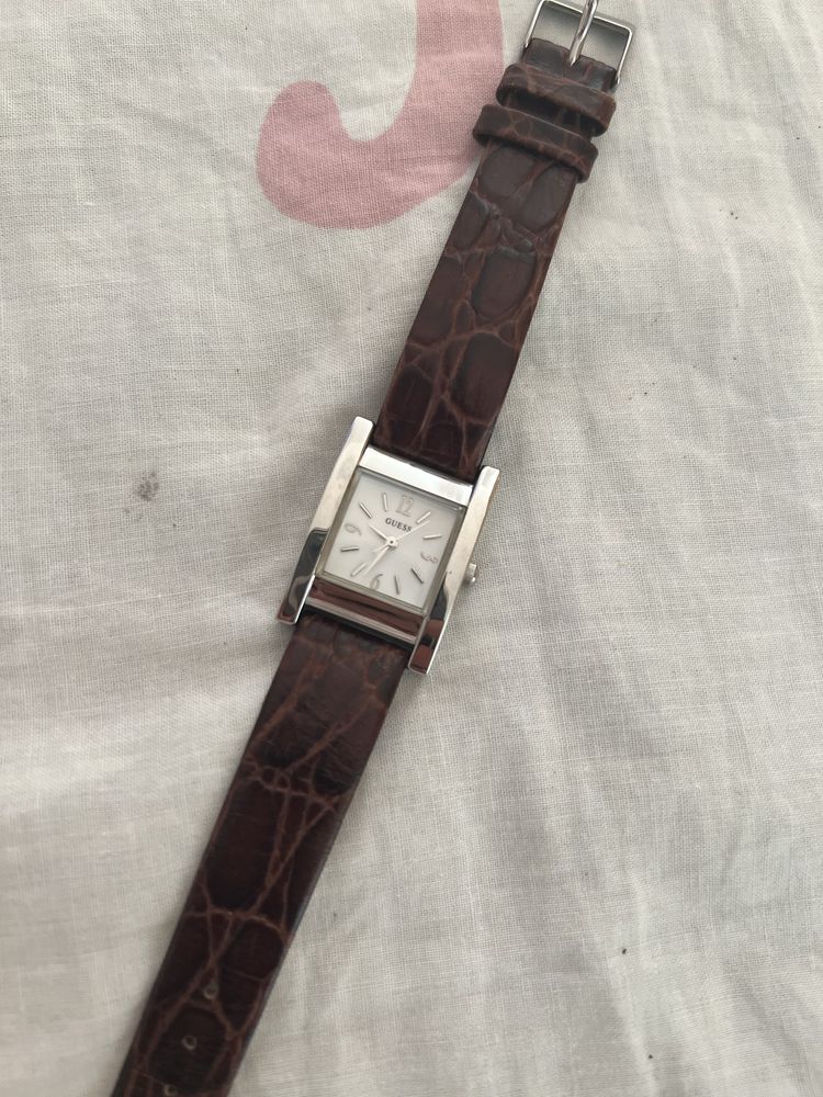 Дамски часовник Guess оригинален