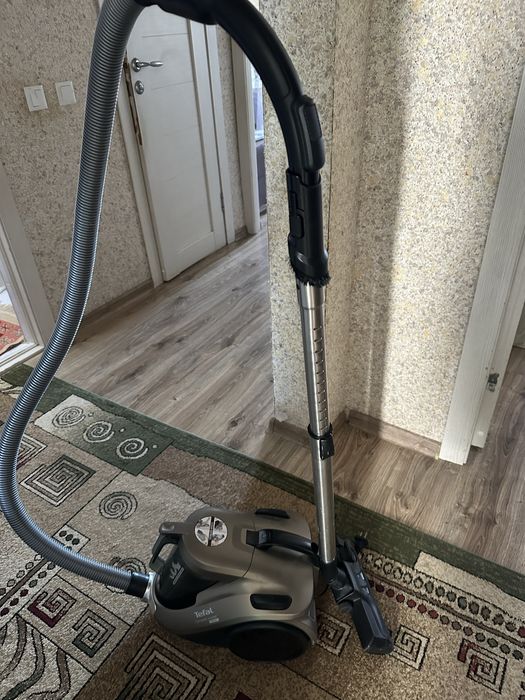 Пылесос , работает,