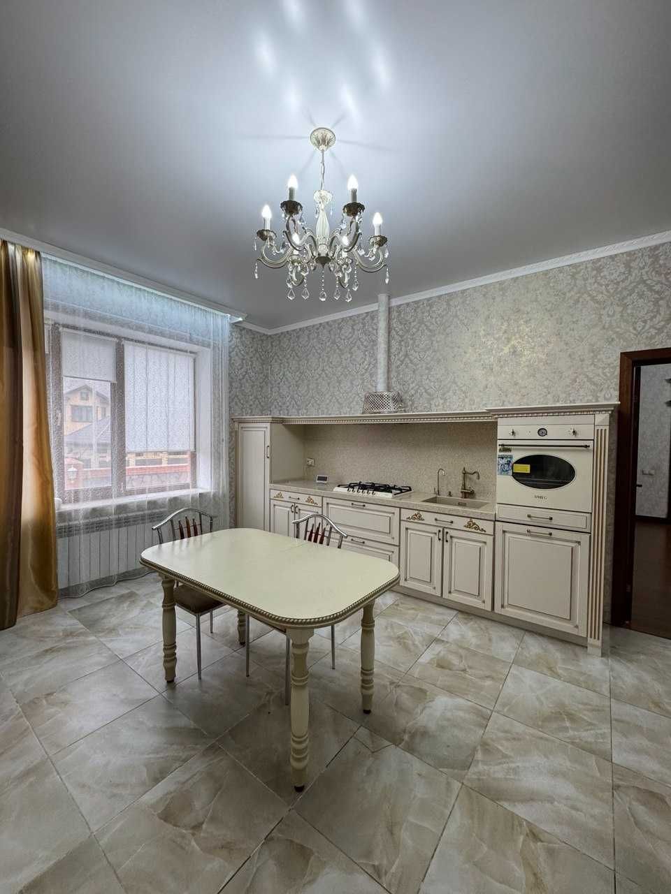Продам коттедж в Кирпичном (600 квадратов)