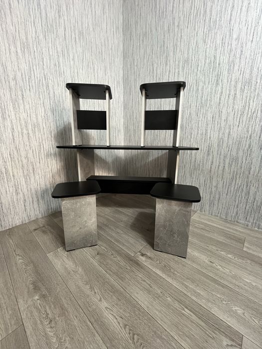 Стол кухонный +4 табуретки, Новый!