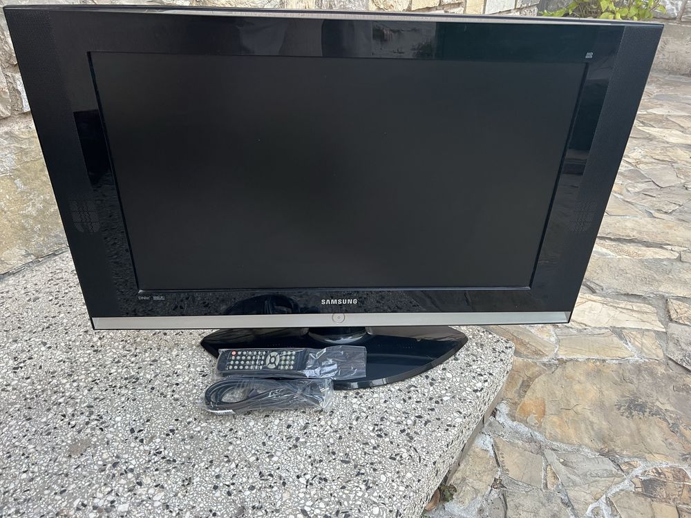 Телевизор SAMSUNG 32" инча