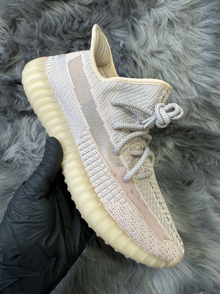 Yeezy 350 v2 Synth