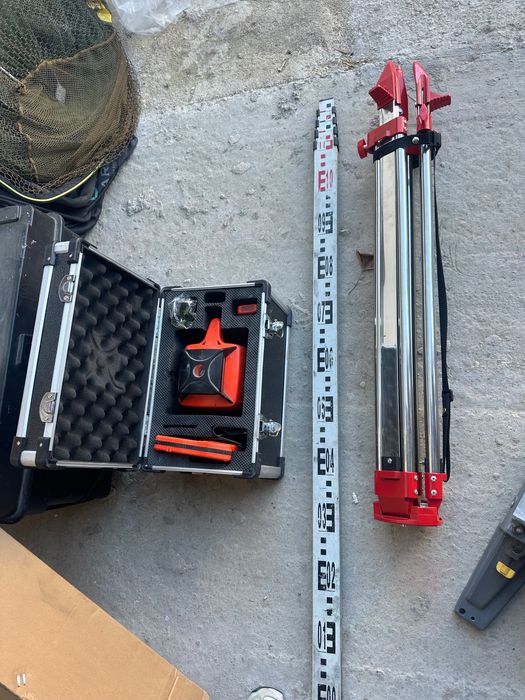 геодезически лазер със стойка