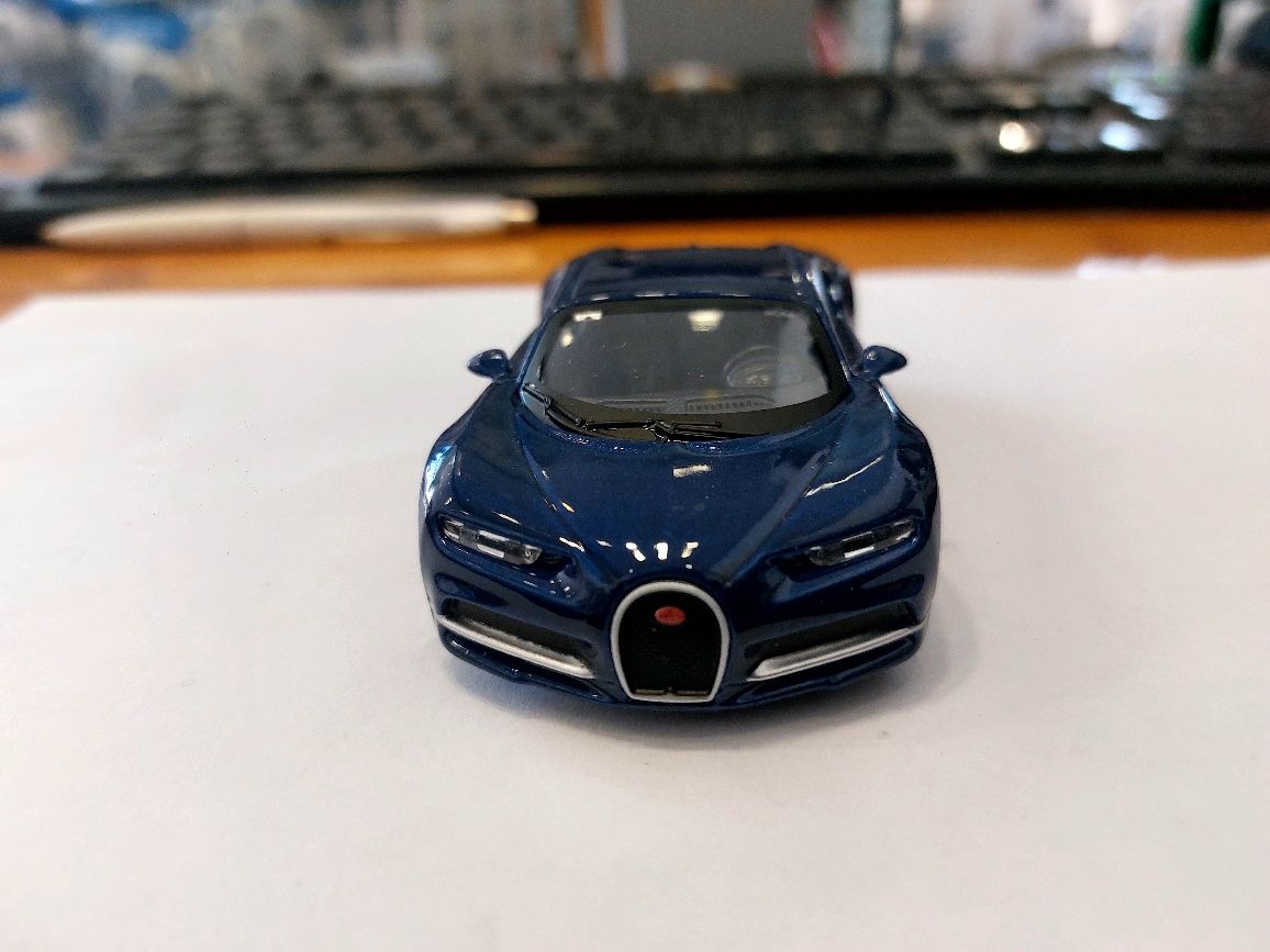Количка Bugatti Chiron 1:43