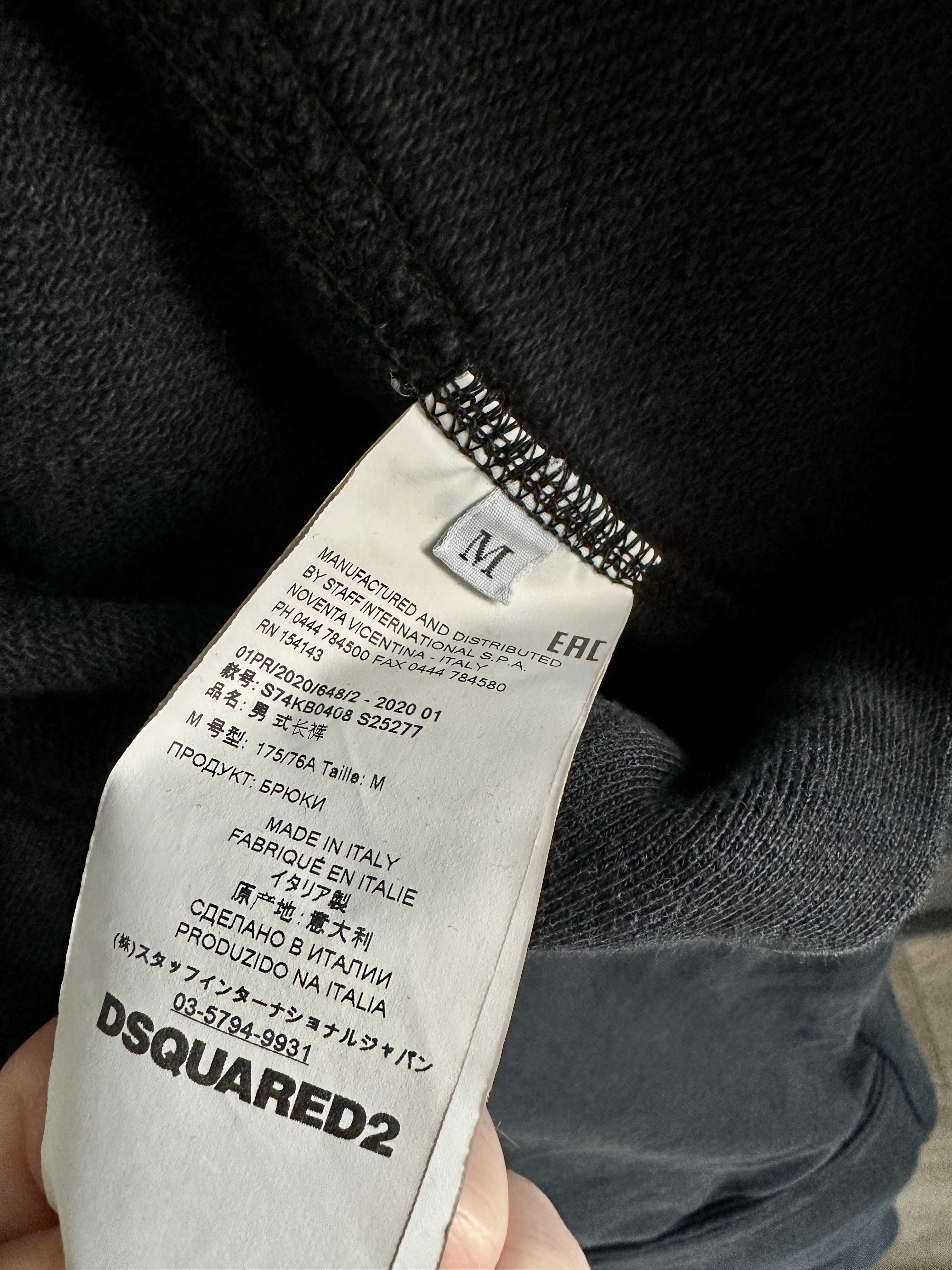 Оригинално долнище (joggers) на Dsquared2. Цвят черен. Размер М. ТОП