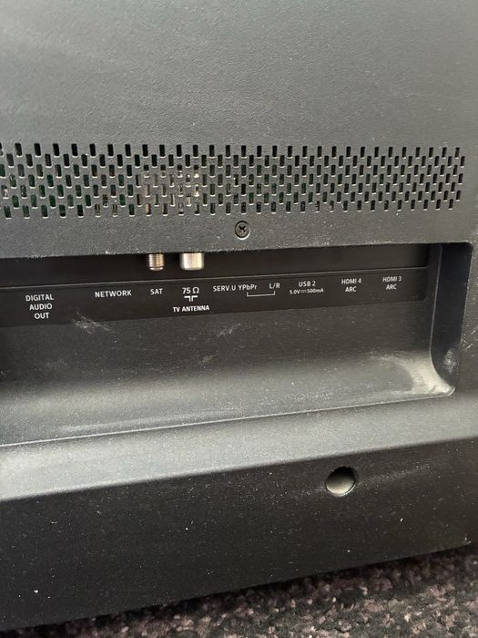 Телевизор PHILIPS  истнски андроид