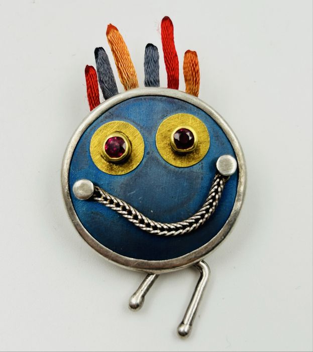 сребърна брошка с 22к злато и рубини