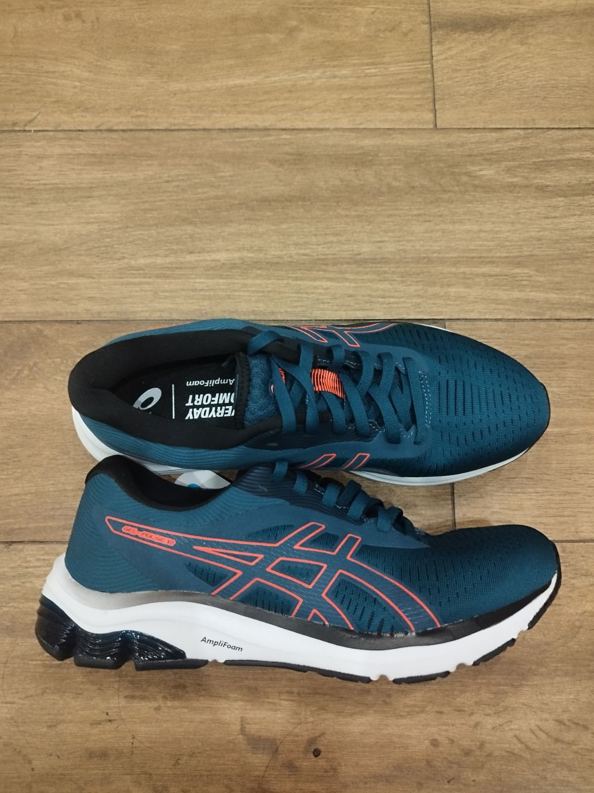 *ASICS*Чисто*Нови*