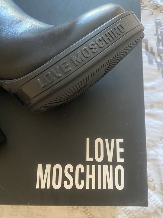 Боти Moschino нови