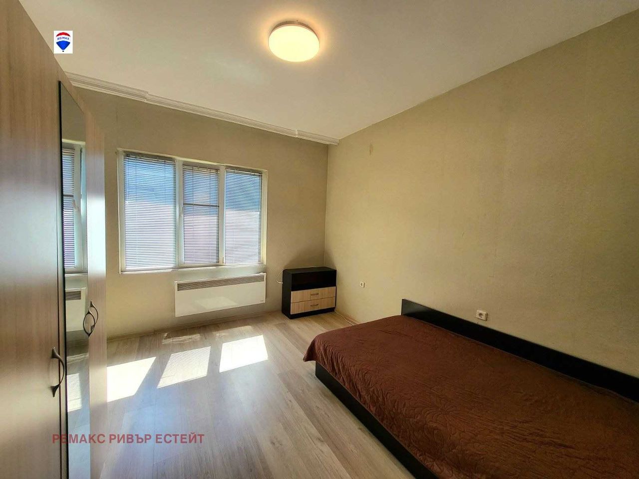 Дава се под наем Четиристаен апартамент в Русе, Родина 2 - 130 кв.м за 357 € - Снимка #2