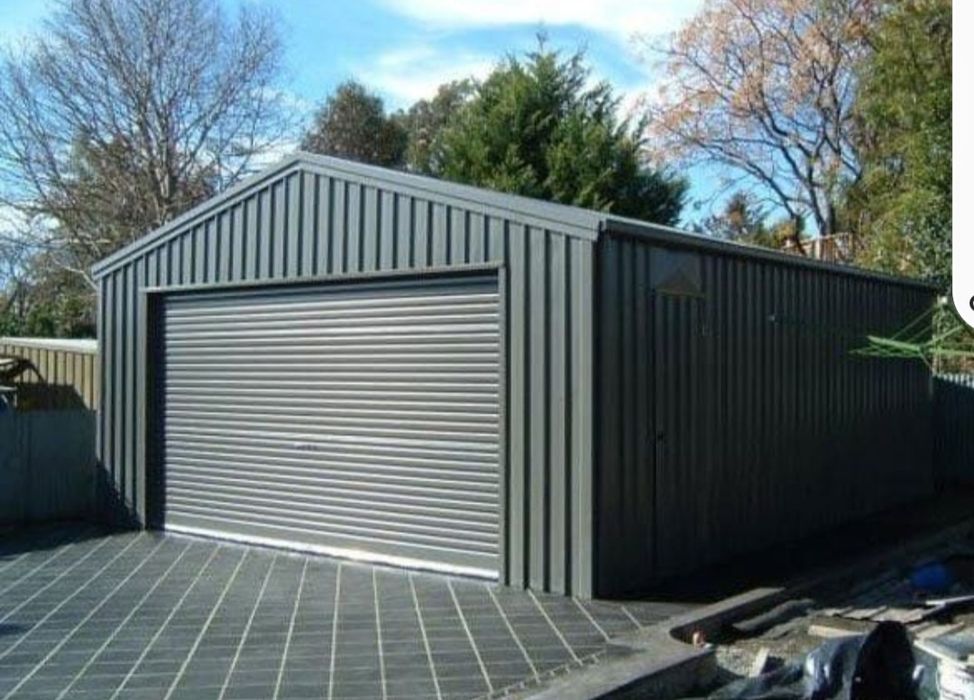 Vand garaj auto pe structura metalica