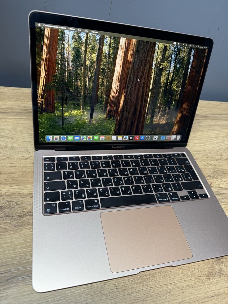 MacBook Air M1 / озу 8/ ссд 256/ 2020 год