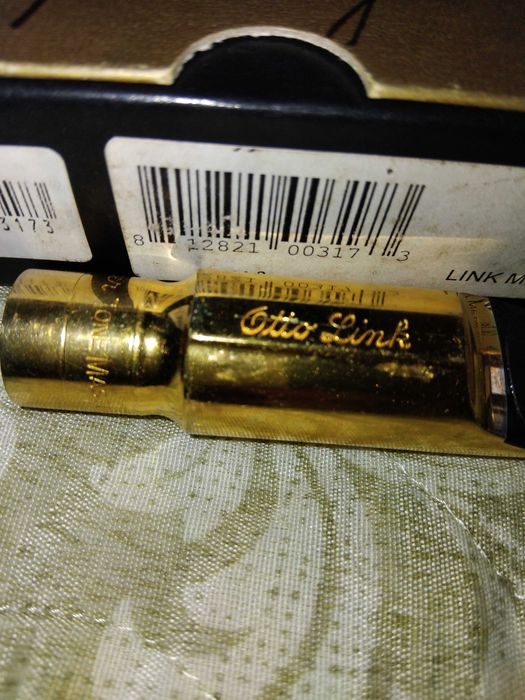 Продавам монщук за алт саксофон.