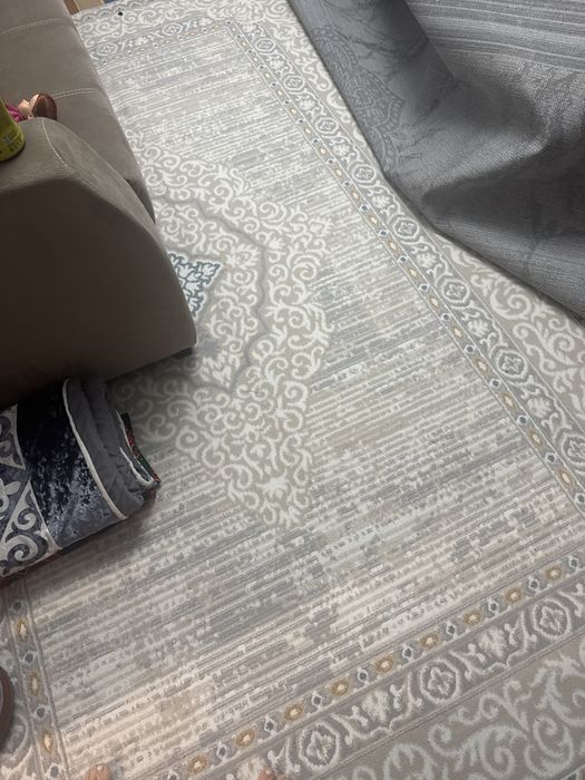 Продам ковер 2/3 в отличном состоянии