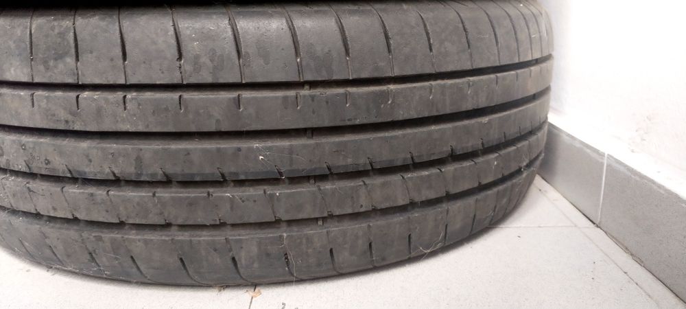 Anvelope 235/60/18 Goodyear Eagle F1 aproape noi