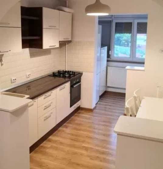 Дава се под наем Тристаен апартамент в Пловдив, Център - 92 кв.м за 397.8 € - Снимка #3