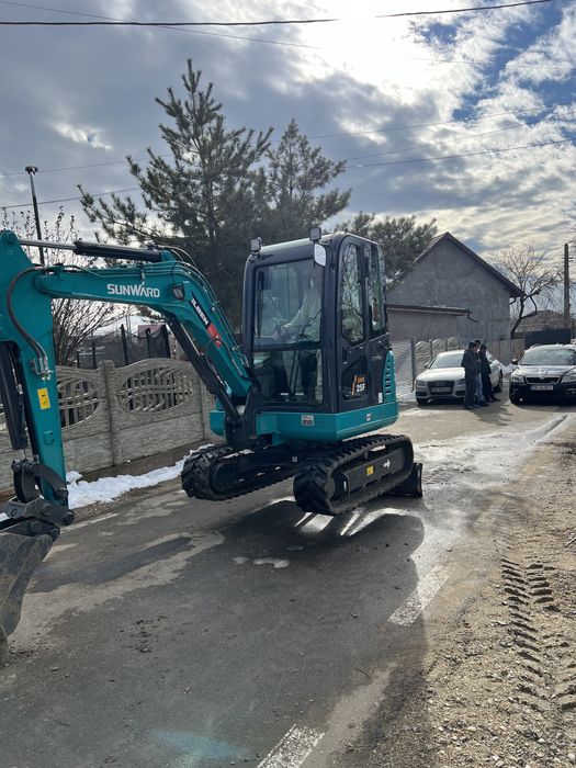 De închiriat Miniexcavator 3 tone si picon