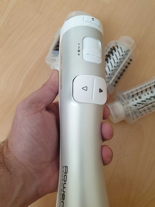 Perie cu aer cald de indreptat parul Rowenta Brush Active CF9250