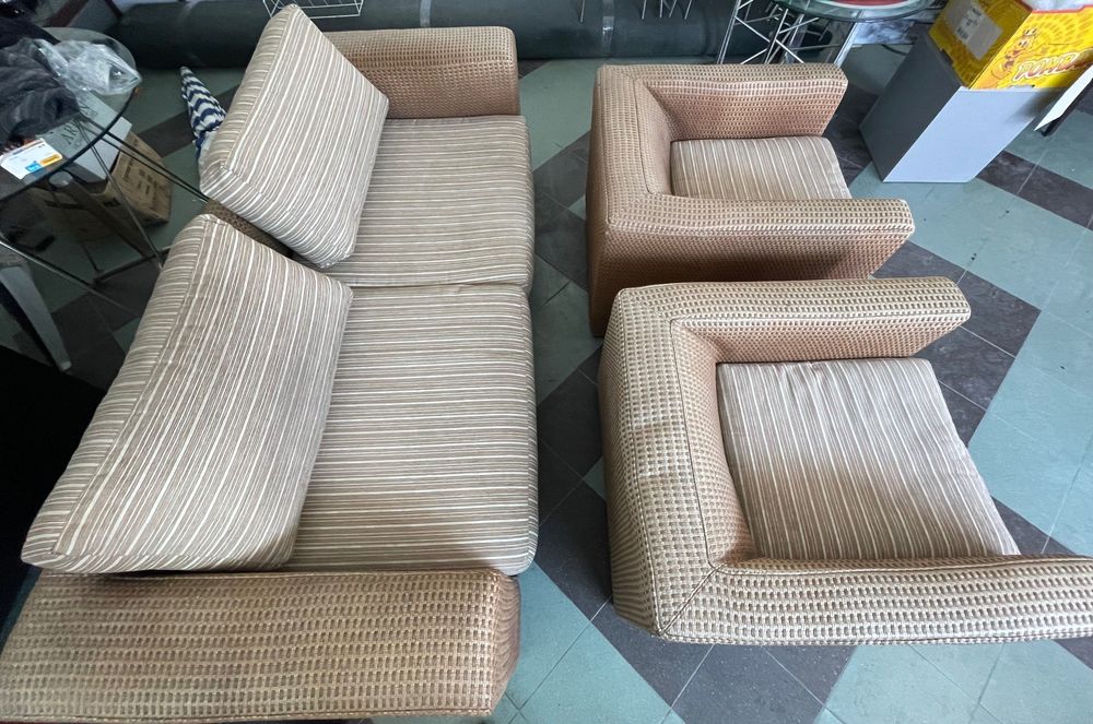 Разтегателен диван и 2 броя фотьойли