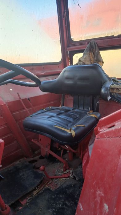 De vânzare tractor utb 650 cu plug și remorcă rm2