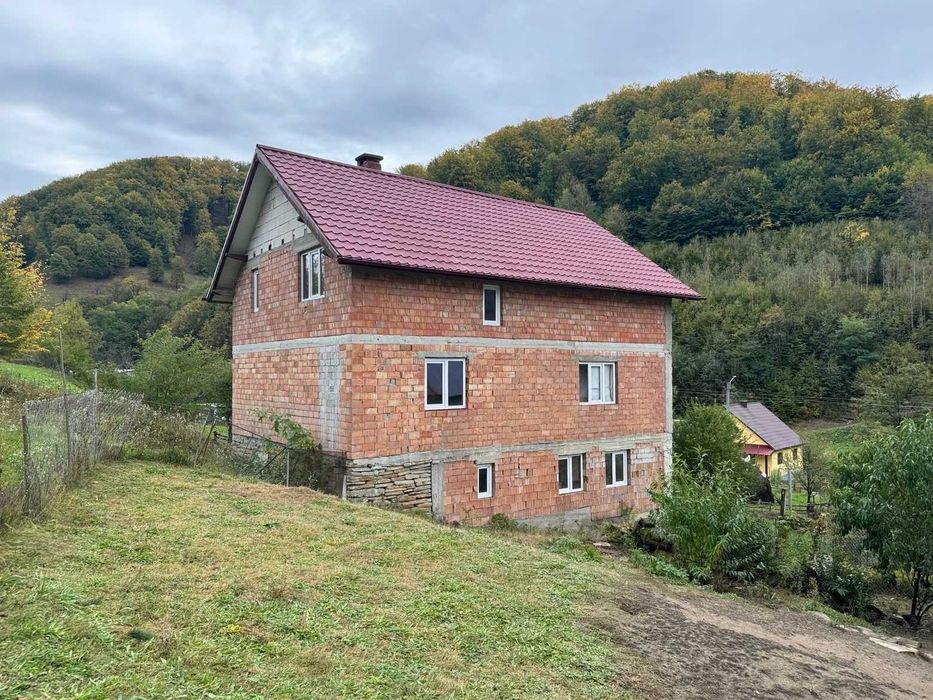 Casa de vanzare + 32 arii de teren prelucrabil.