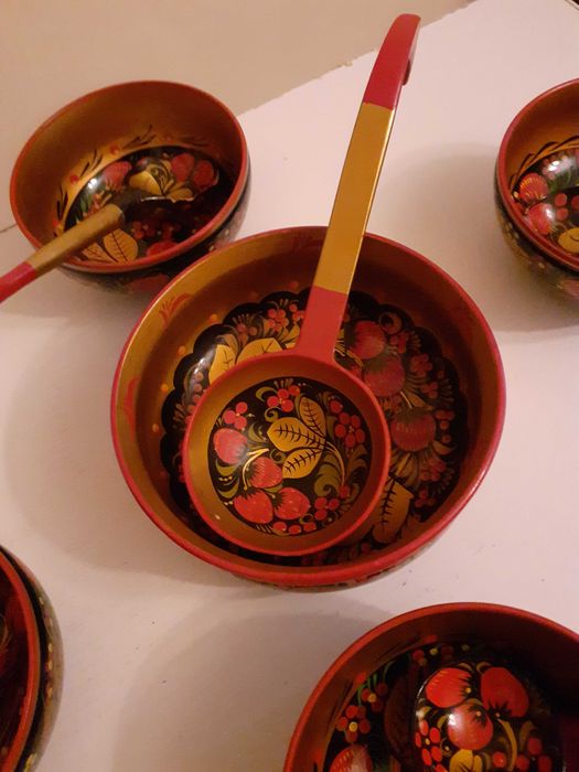 19.	Уникален Набор чиниек с лъжеци. Хохлома.     Цена – 83 лева.