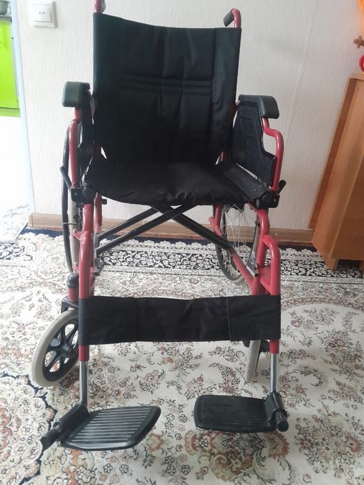 Продам инвалидную коляску