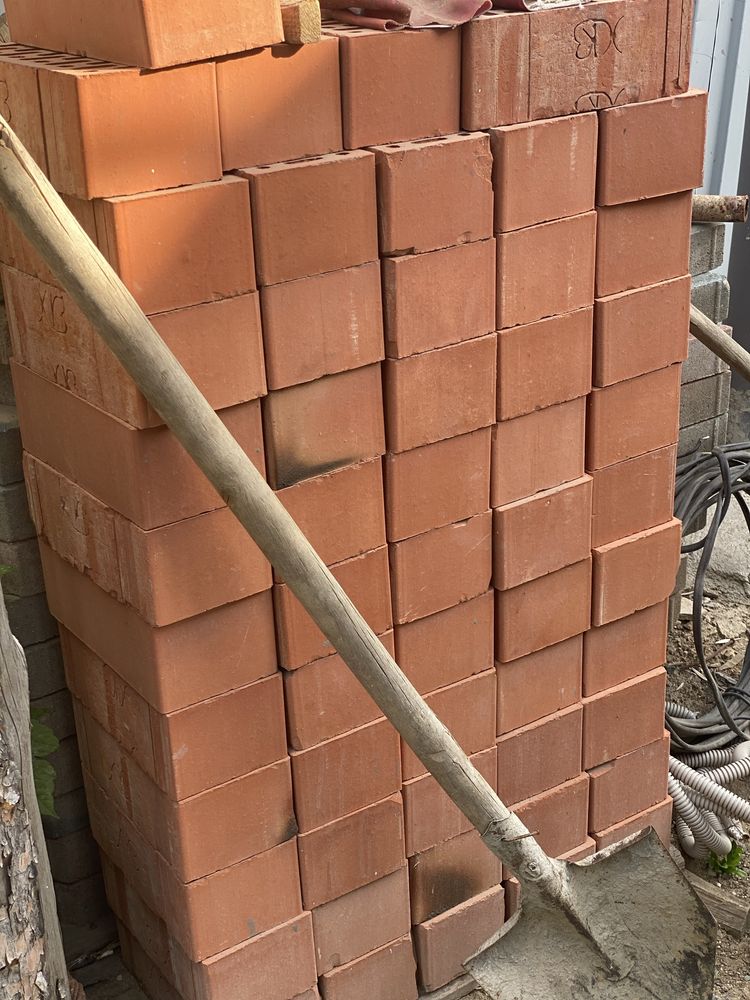 Продам красный кирпич